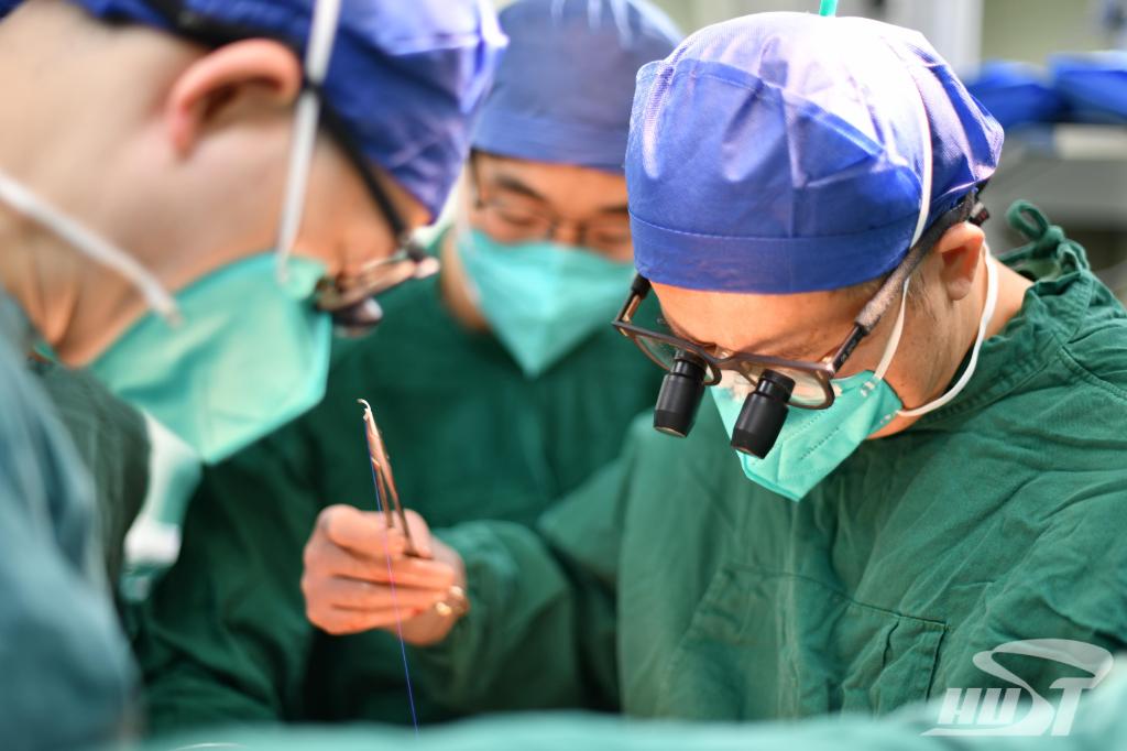 http://news.hust.edu.cn/__local/0/46/05/AF6FBF515258823B8627AD098B2_2BC33D59_11695.jpg