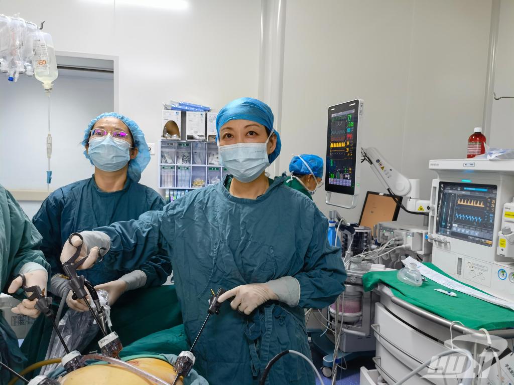 http://news.hust.edu.cn/__local/1/8E/DB/4DE68B28B944FB7D95B1777A6C8_3038FBA7_1AA99.jpg