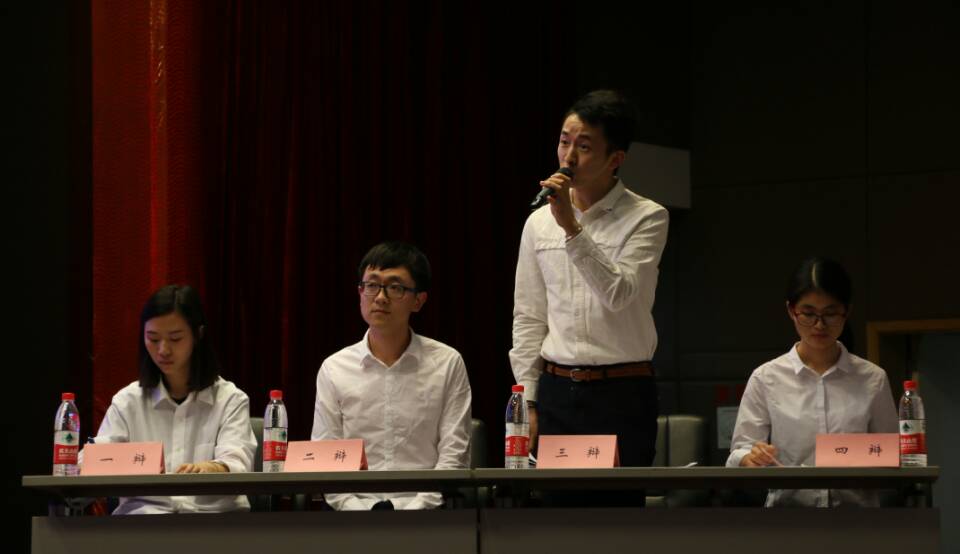 1503硕-1603硕三辩冉光耀同学辩驳对方观点.jpg 1503硕-1603硕三辩冉光耀同学辩驳对方观点.jpg