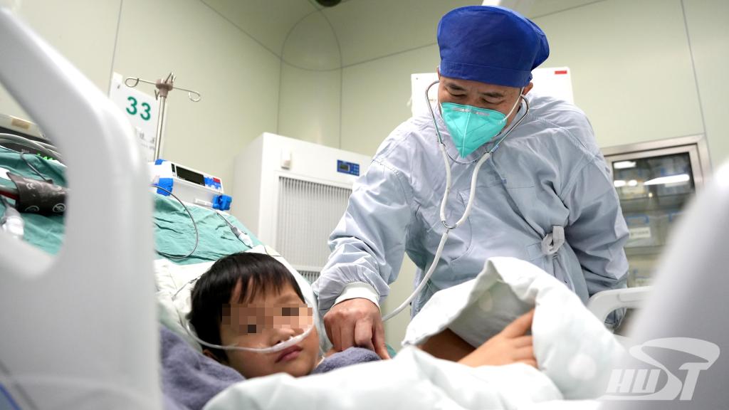 http://news.hust.edu.cn/__local/7/2B/DA/D126B5ECBA00257510EFB035BD2_7CAC2B1E_EC2B.jpg