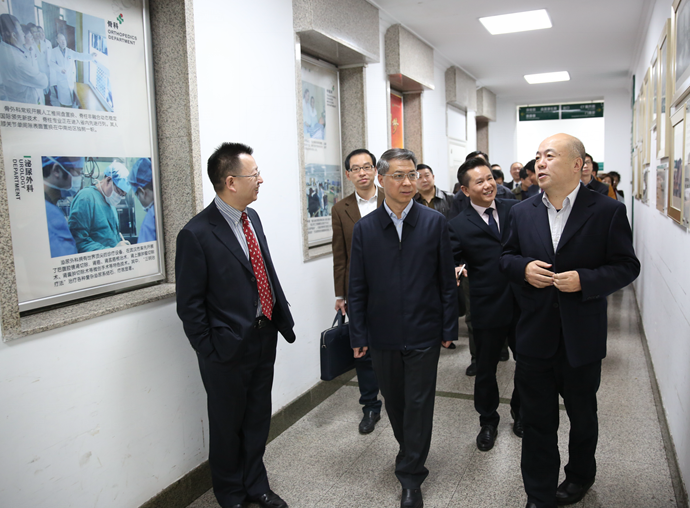 李忠副市长赴市中心医院调研公立医院综合改革工作