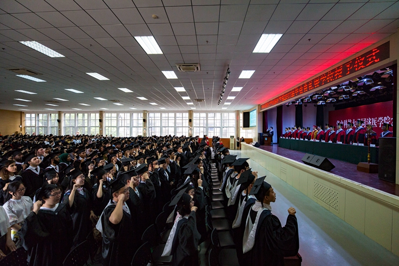 重温医学誓言--苏军摄02.jpg 重温医学誓言--苏军摄02.jpg