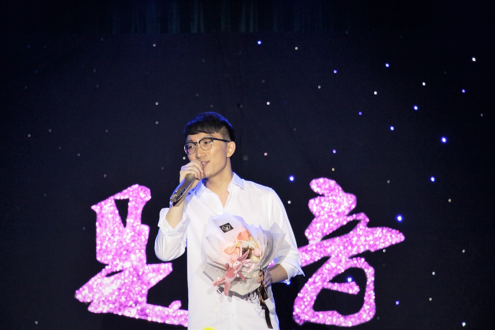 张磊2.jpg 张磊2.jpg